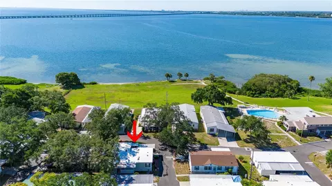 585 Sky Harbor Dr #201, Clearwater, FL 33759