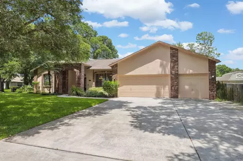 2728 Bent Leaf Dr, Valrico, FL 33594