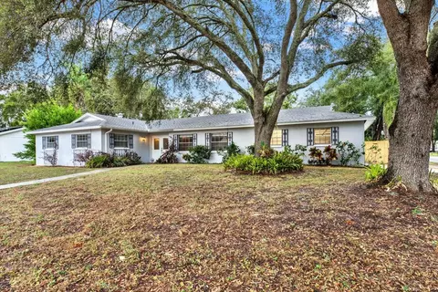 518 Coach Ln, Temple Terrace, FL 33617