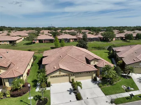 211 Mystic Falls Dr, Apollo Beach, FL 33572