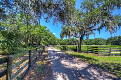 150 S Smokey Mountain Rd, Seffner, FL 33584