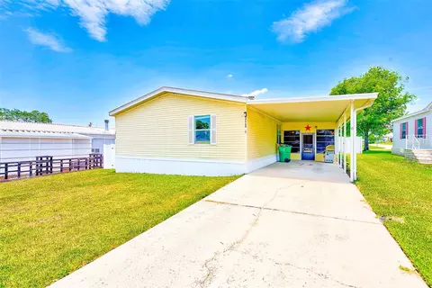37728 Newport Dr, Zephyrhills, FL 33542