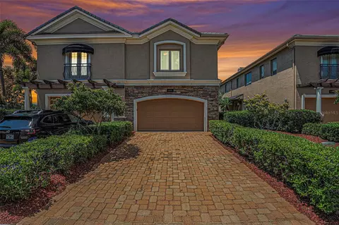 652 Saxony Blvd, Saint Petersburg, FL 33716