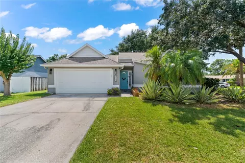 810 Jacaranda Dr, Oldsmar, FL 34677