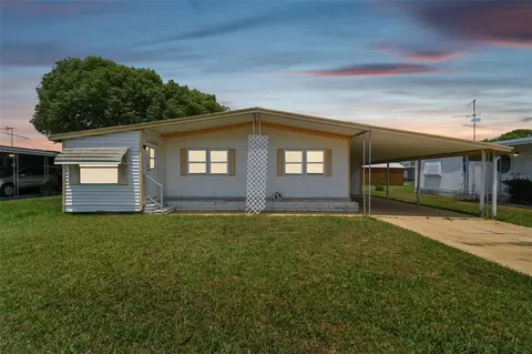 5353 Comanche St, Zephyrhills, FL 33542