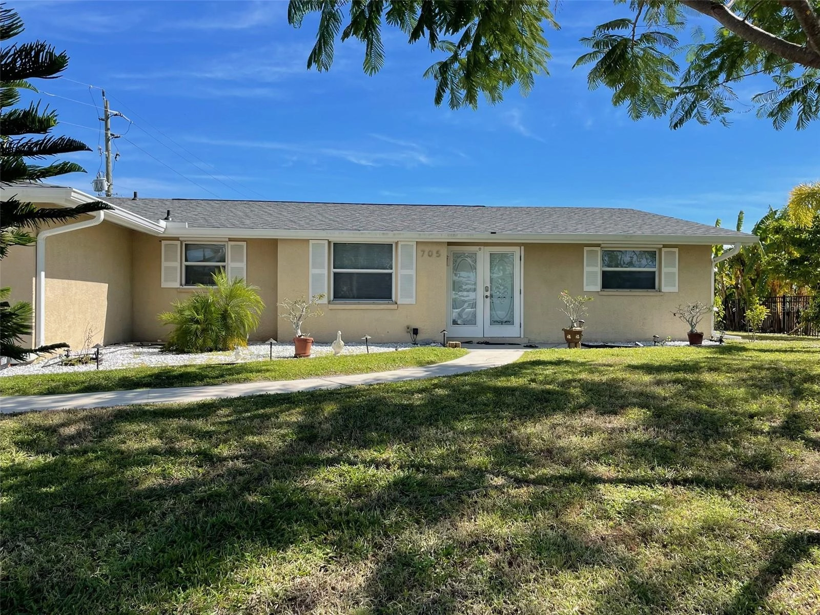 705 Crestview Cir NW  