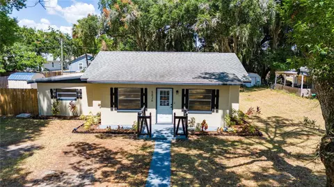 5836 12th St, Zephyrhills, FL 33542