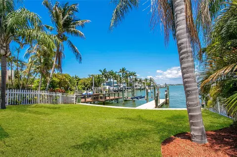 303 Bath Club Blvd N, North Redington Beach, FL 33708