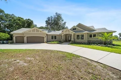 809 Starlifter Ln, Valrico, FL 33594