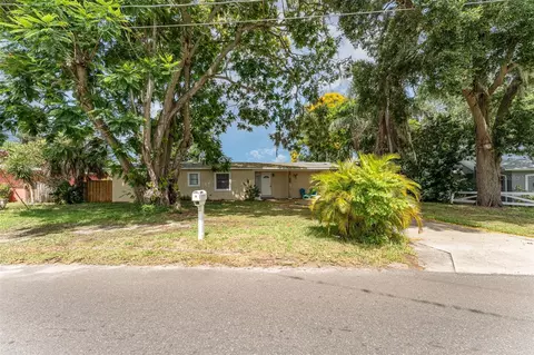 577 Lake Martha Dr NE, Winter Haven, FL 33881