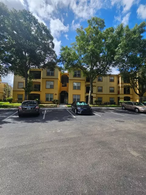 5614 Pinnacle Heights Cir #207, Tampa, FL 33624