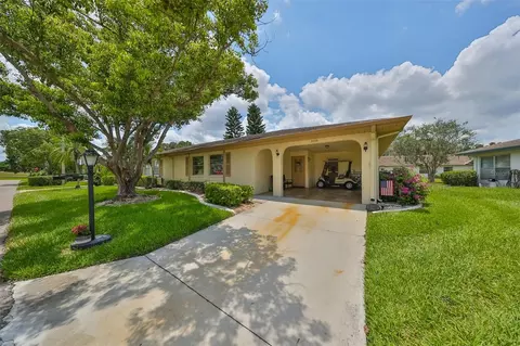 2033 Heathfield Cir #255, Sun City Center, FL 33573