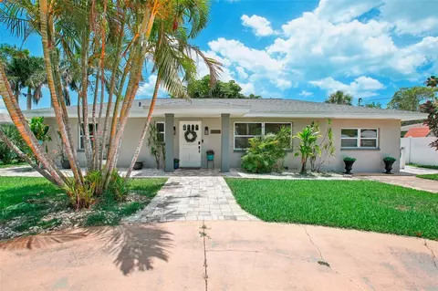 11070 Navajo Dr, Saint Petersburg, FL 33708