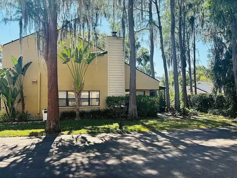 3409 Ellenwood Ln, Tampa, FL 33618