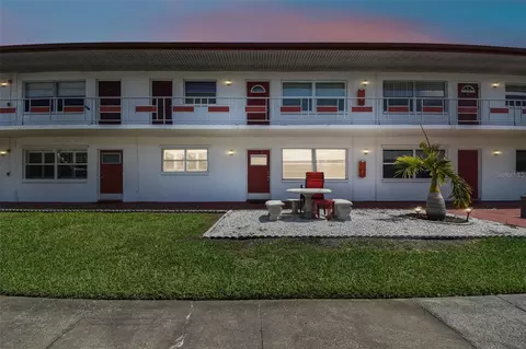 1950 58th Ave N #8, Saint Petersburg, FL 33714