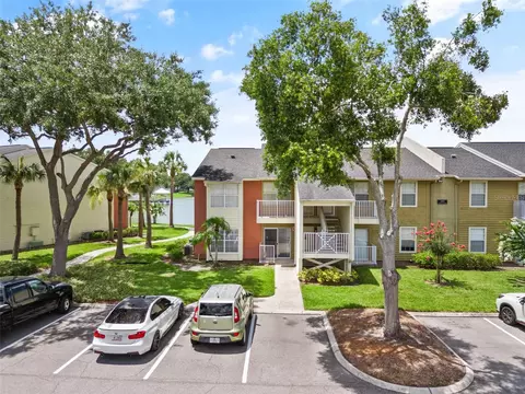 302 Lake Parsons Grn #101, Brandon, FL 33511