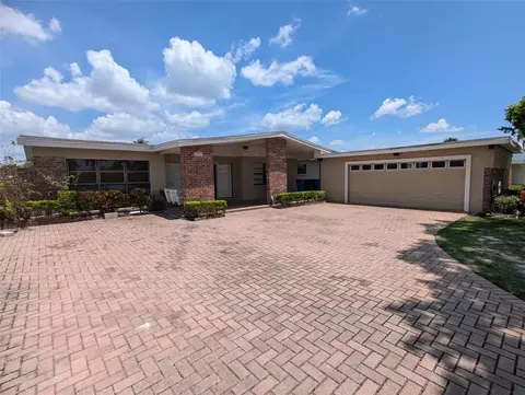 3931 Eden Roc Cir, Tampa, FL 33634