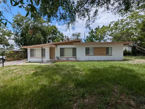 8615 Grandview Dr, Temple Terrace, FL 33617