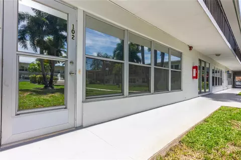 3100 Hartford St N #102, Saint Petersburg, FL 33713