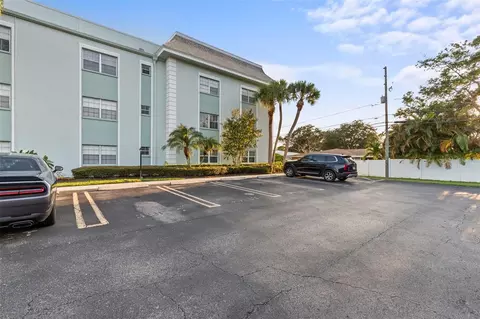 1706 Belleair Forest Dr #114, Belleair, FL 33756