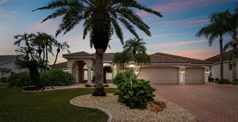 2142 Platinum Dr, Sun City Center, FL 33573