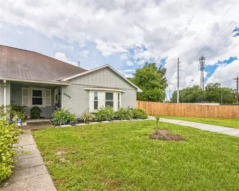 3282 Laurel Dale Dr, Tampa, FL 33618