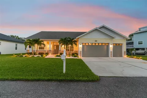 12760 Hibiscus Ave, Seminole, FL 33776