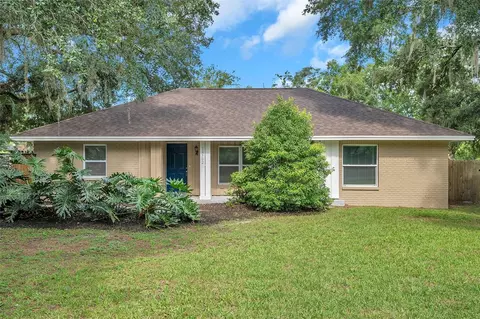 18502 Walker Rd, Lutz, FL 33549