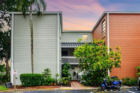 2424 W Tampa Bay Blvd #I201, Tampa, FL 33607