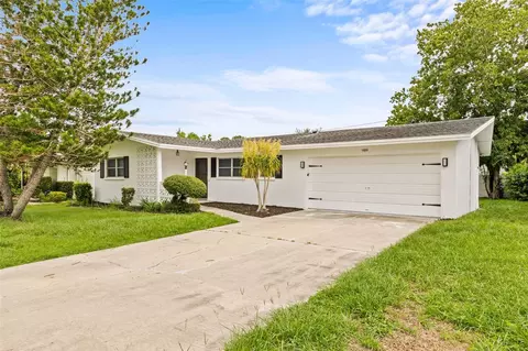 989 7th Ave NE, Largo, FL 33770