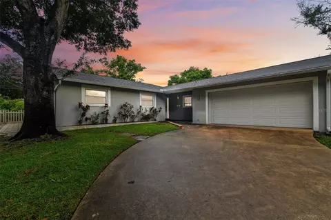 810 Lake Forest Rd, Clearwater, FL 33765