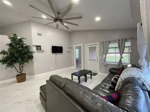 8001 N Gomez Ave, Tampa, FL 33614