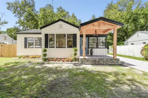 910 W Candlewood Ave, Tampa, FL 33603