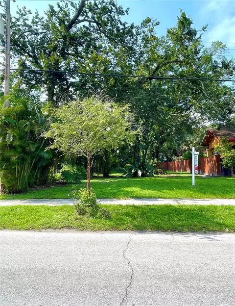 808 W River Heights Ave, Tampa, FL 33603