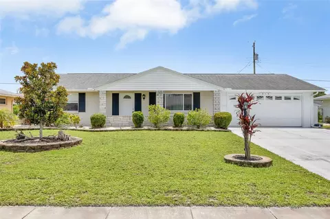 818 Fox Hills Dr, Sun City Center, FL 33573