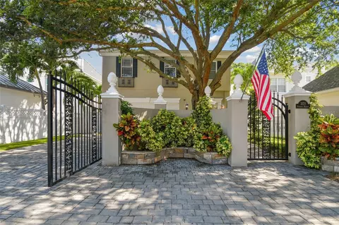 3121 W Knights Ave, Tampa, FL 33611