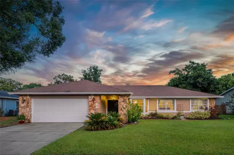 1420 Sandalwood Dr, Plant City, FL 33563