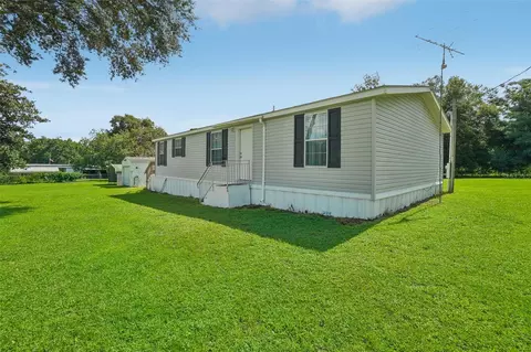 8122 Opal Ln, Zephyrhills, FL 33540