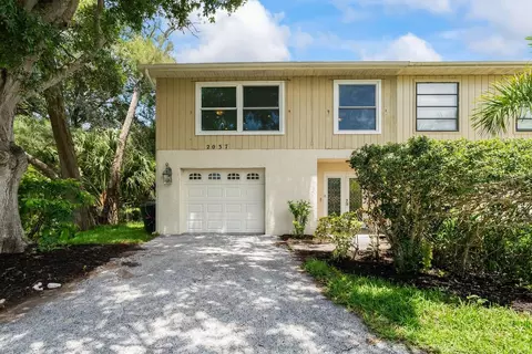 2037 Mcmullen Ave, Dunedin, FL 34698
