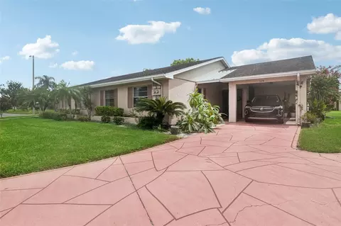 329 Grayston Pl #112, Sun City Center, FL 33573