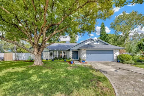 1749 Shady Leaf Dr, Valrico, FL 33596