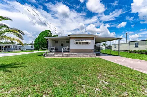 5227 Betty St, Zephyrhills, FL 33542
