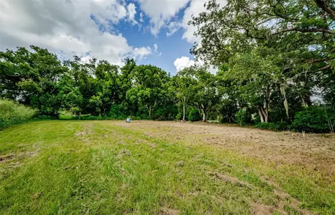 909 Grandaddy Ln, Lutz, FL 33548