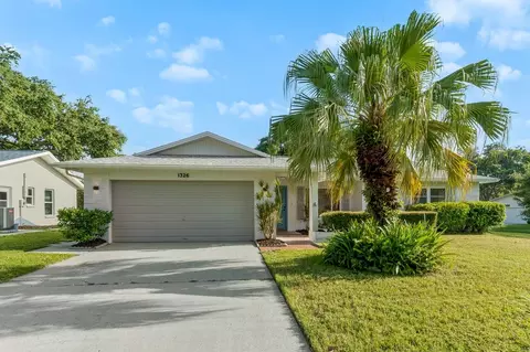 1326 Woodstock Dr, Palm Harbor, FL 34684