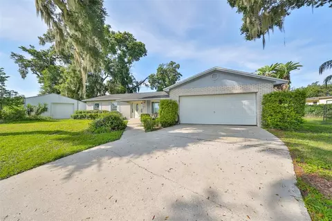 301 Castle Cir, Seffner, FL 33584