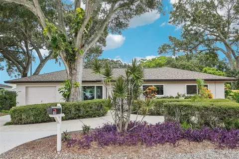 1040 Admiral Rd, Dunedin, FL 34698