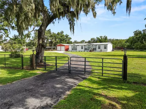812 E Keysville Rd, Plant City, FL 33567