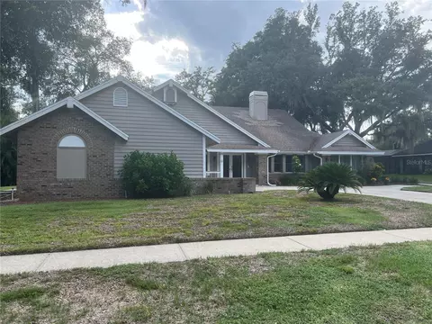 142 Barrington Dr, Brandon, FL 33511