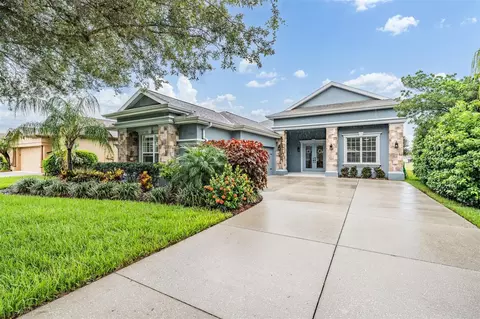 13330 Trailing Moss Dr, Dade City, FL 33525