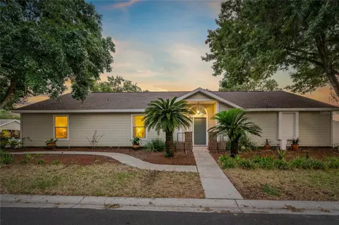 1424 Walden Oaks Pl, Plant City, FL 33563